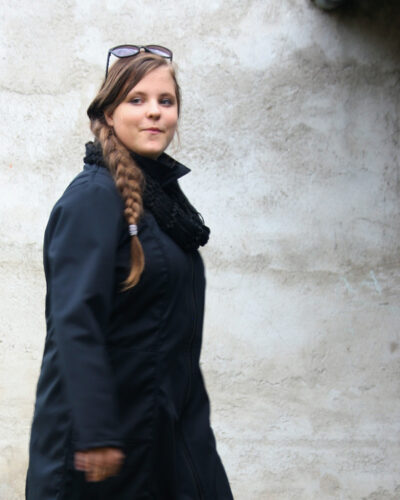 Prodloužený softshellový kabátek