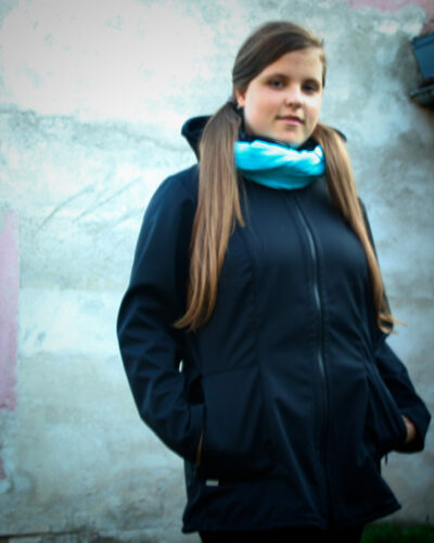 Softshellová bundička s odepínací kapucí